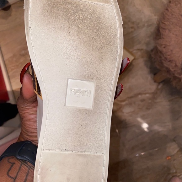 💕Fendi pearland sneakers with fur strap - Picture 13 of 13